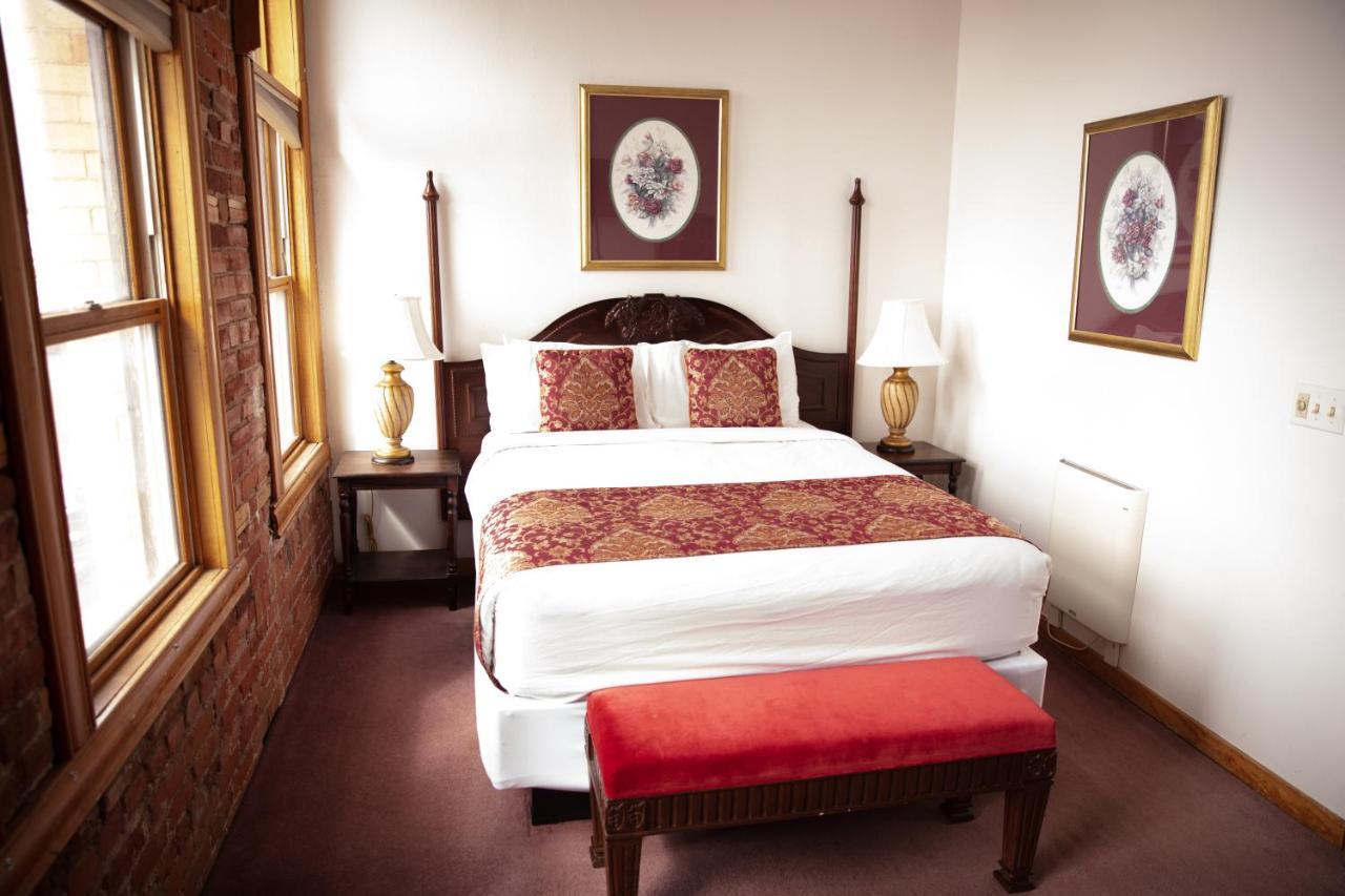 The Victor Hotel Room photo