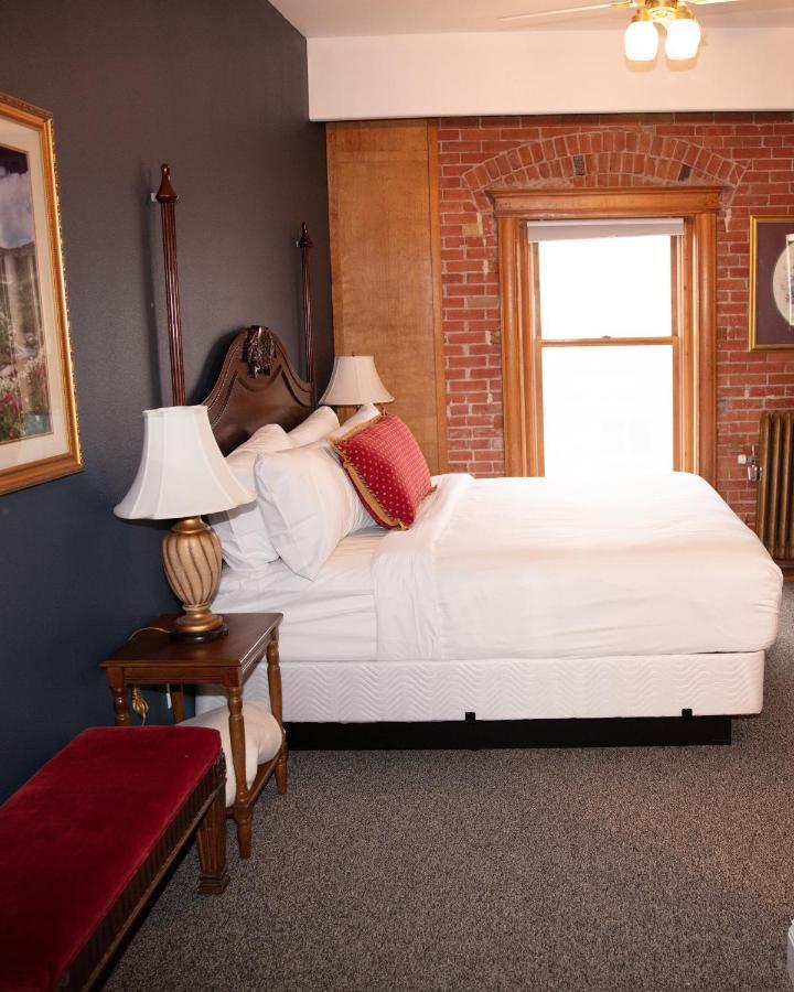 The Victor Hotel Room photo