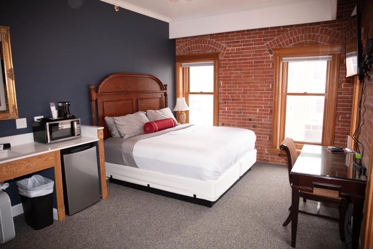 The Victor Hotel Room photo
